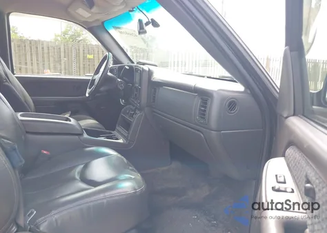 2003 Chevrolet Avalanche 1500 из США, поврежденный, VIN 3GNEK13T83G303241